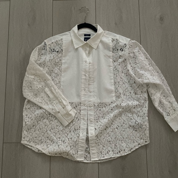 GAP Women’s Button Down Lace Shirt NEW - Picture 3 of 4